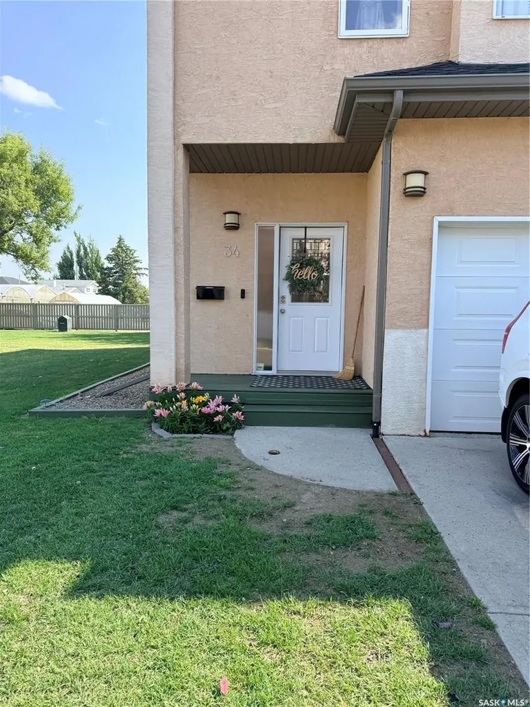 701 Mcintosh Street E Swift Current SK S9H 1H7
