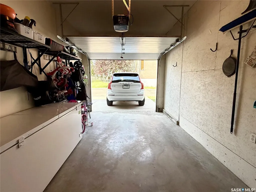 701 Mcintosh Street E Swift Current SK S9H 1H7