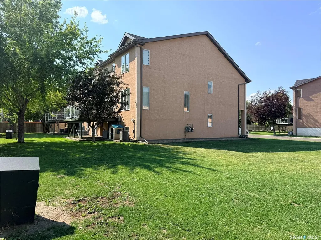 701 Mcintosh Street E Swift Current SK S9H 1H7