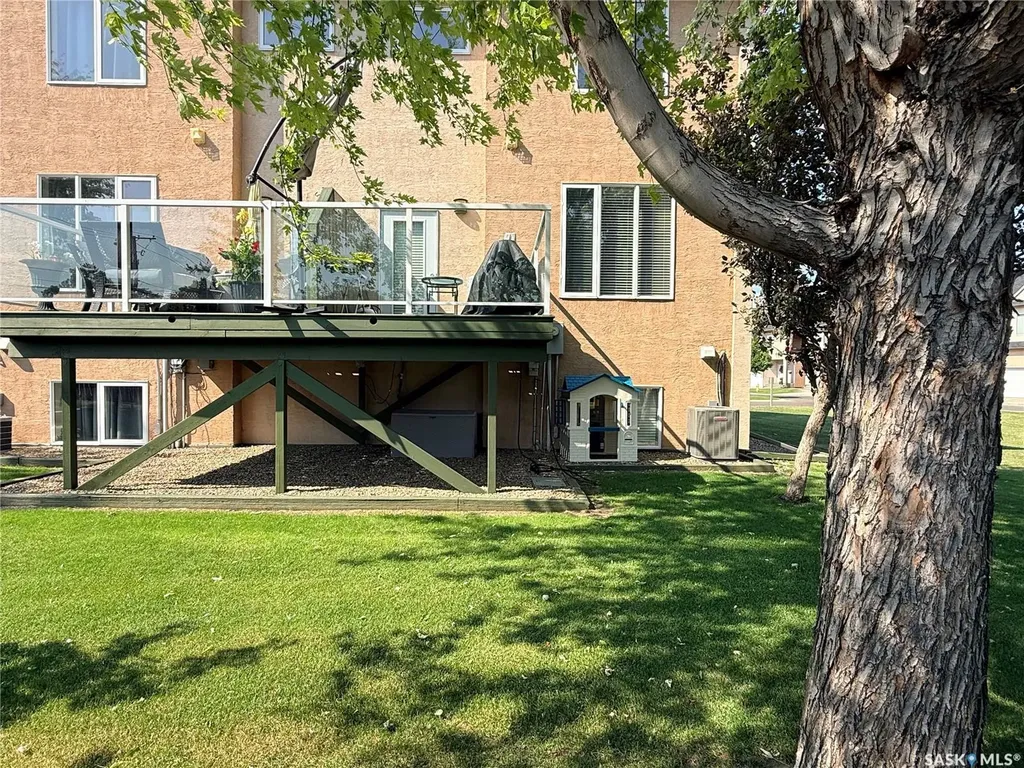 701 Mcintosh Street E Swift Current SK S9H 1H7