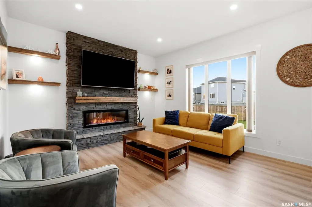 302 Chelsom Manor Saskatoon SK S7V 1R3