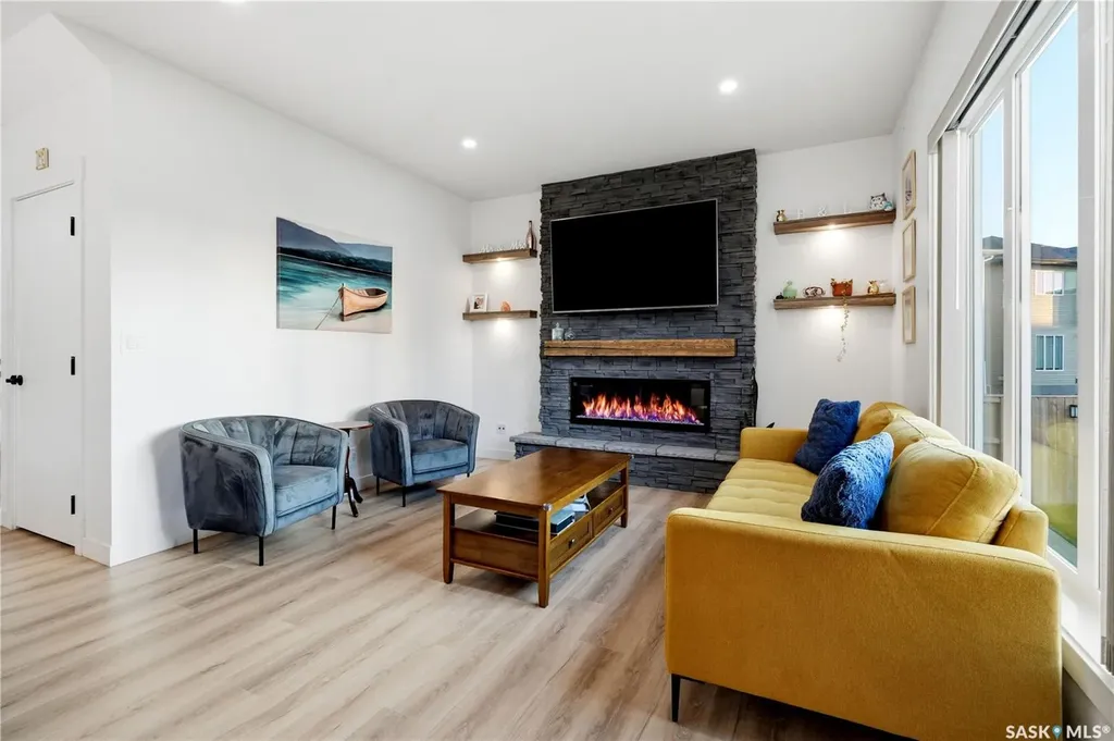 302 Chelsom Manor Saskatoon SK S7V 1R3