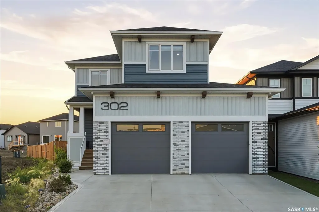 302 Chelsom Manor Saskatoon SK S7V 1R3