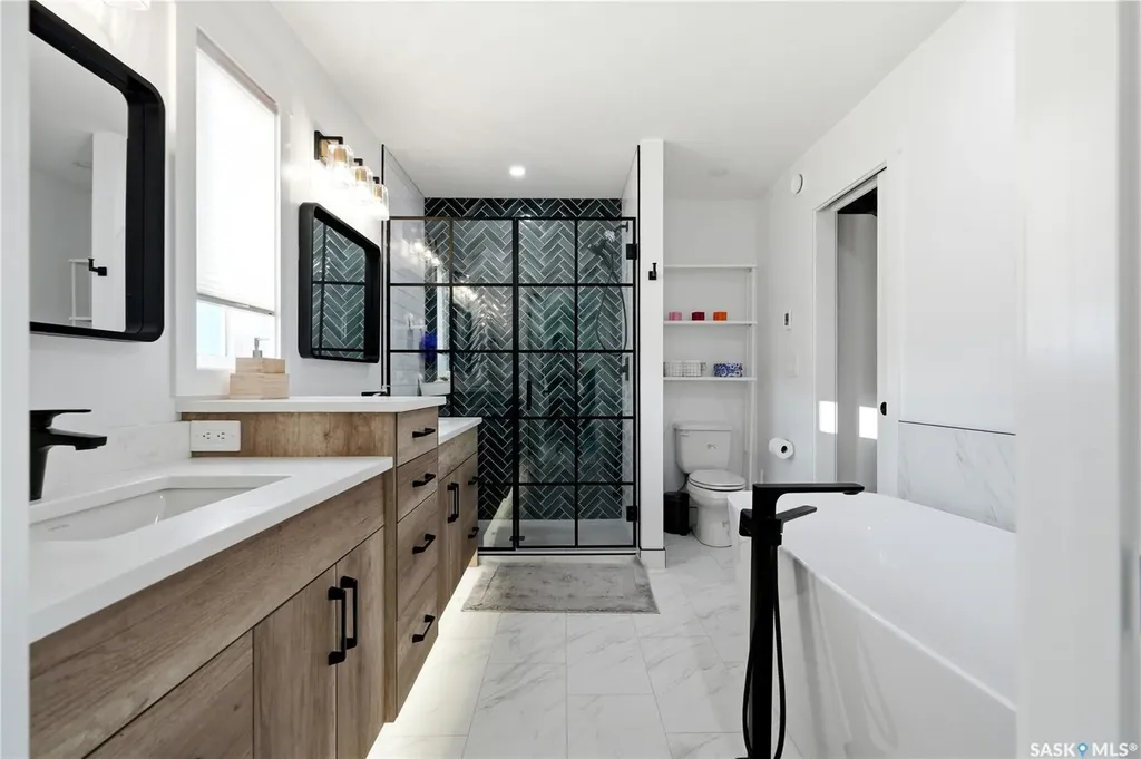 302 Chelsom Manor Saskatoon SK S7V 1R3