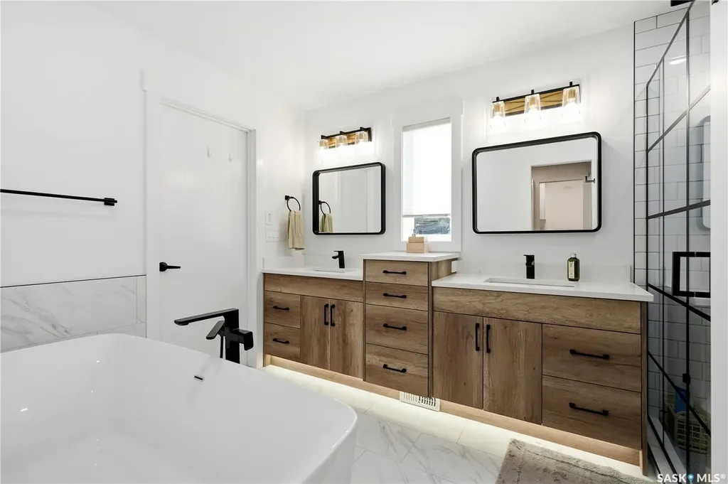 302 Chelsom Manor Saskatoon SK S7V 1R3