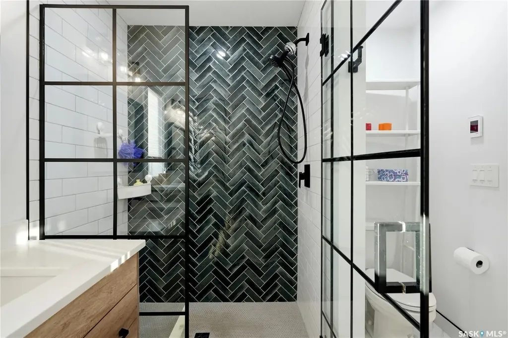 302 Chelsom Manor Saskatoon SK S7V 1R3