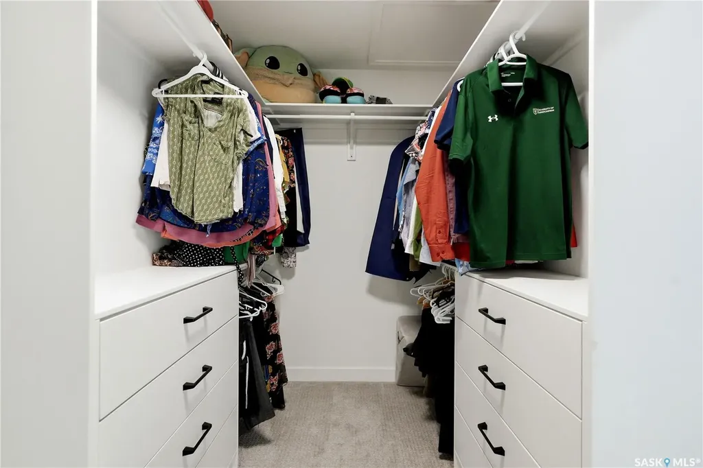 302 Chelsom Manor Saskatoon SK S7V 1R3