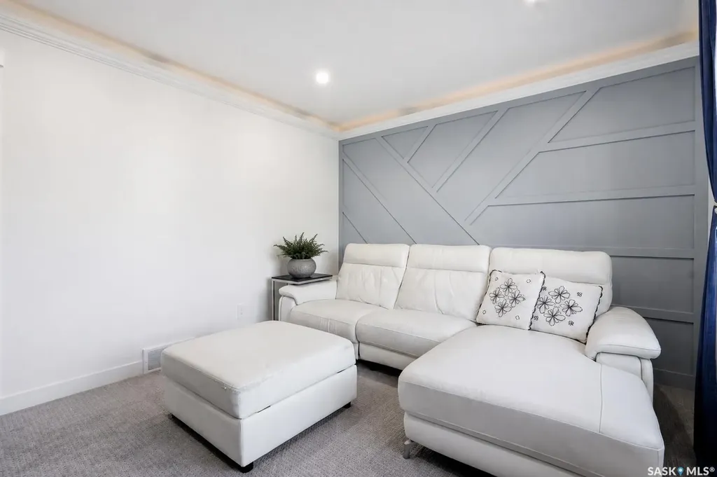 302 Chelsom Manor Saskatoon SK S7V 1R3
