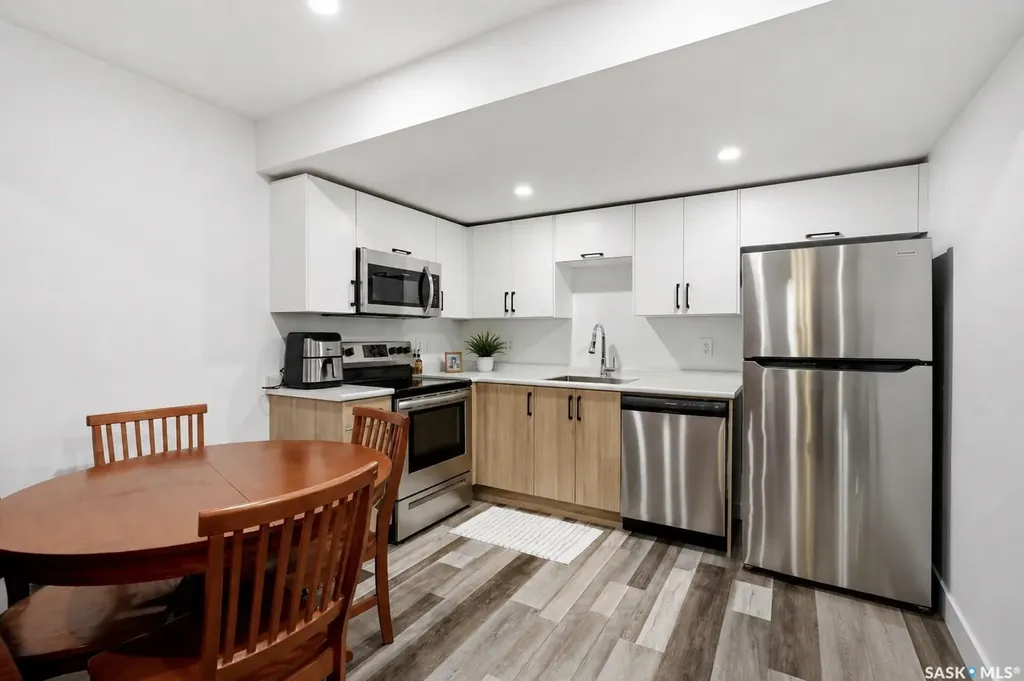 302 Chelsom Manor Saskatoon SK S7V 1R3