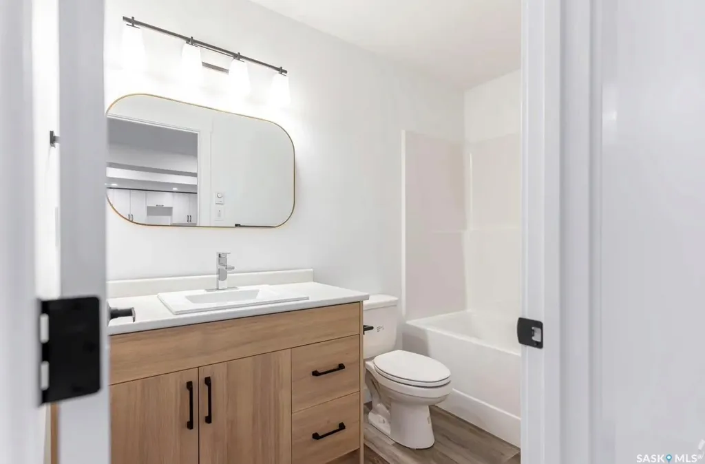302 Chelsom Manor Saskatoon SK S7V 1R3