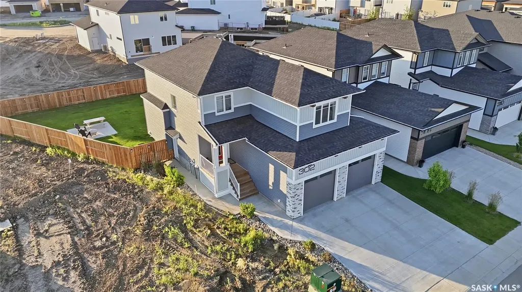 302 Chelsom Manor Saskatoon SK S7V 1R3