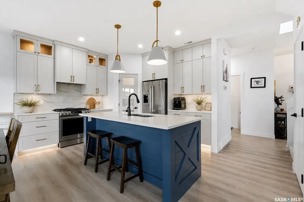 302 Chelsom Manor Saskatoon SK S7V 1R3