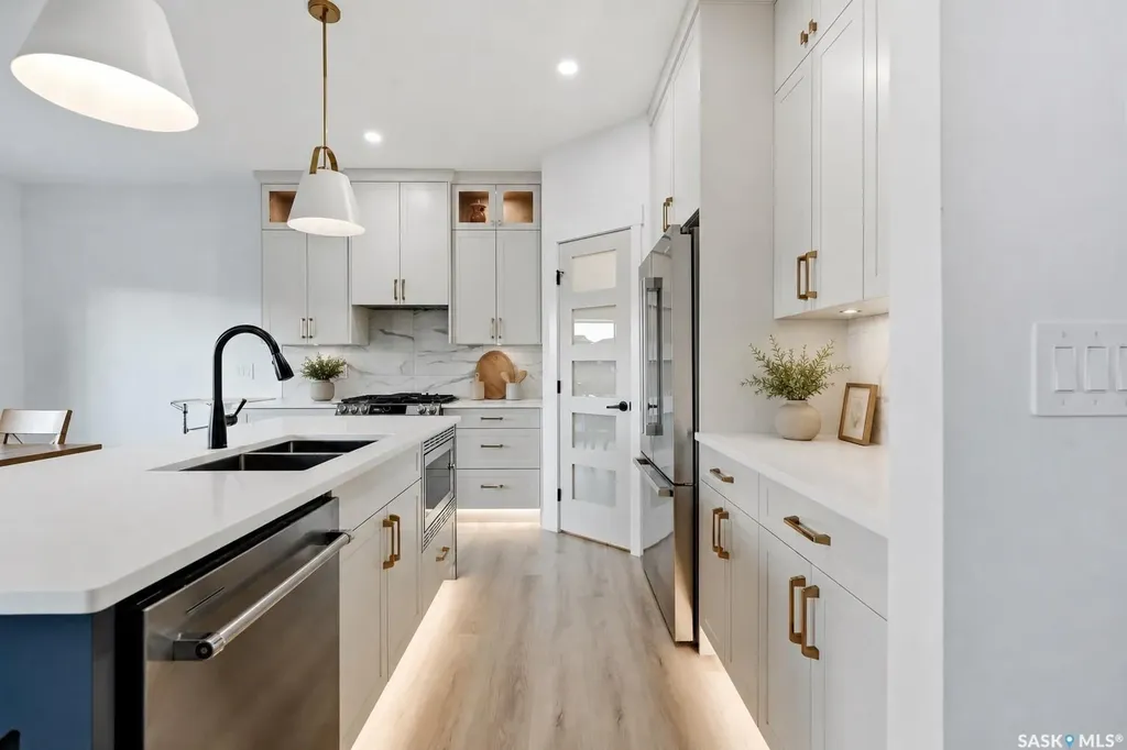 302 Chelsom Manor Saskatoon SK S7V 1R3
