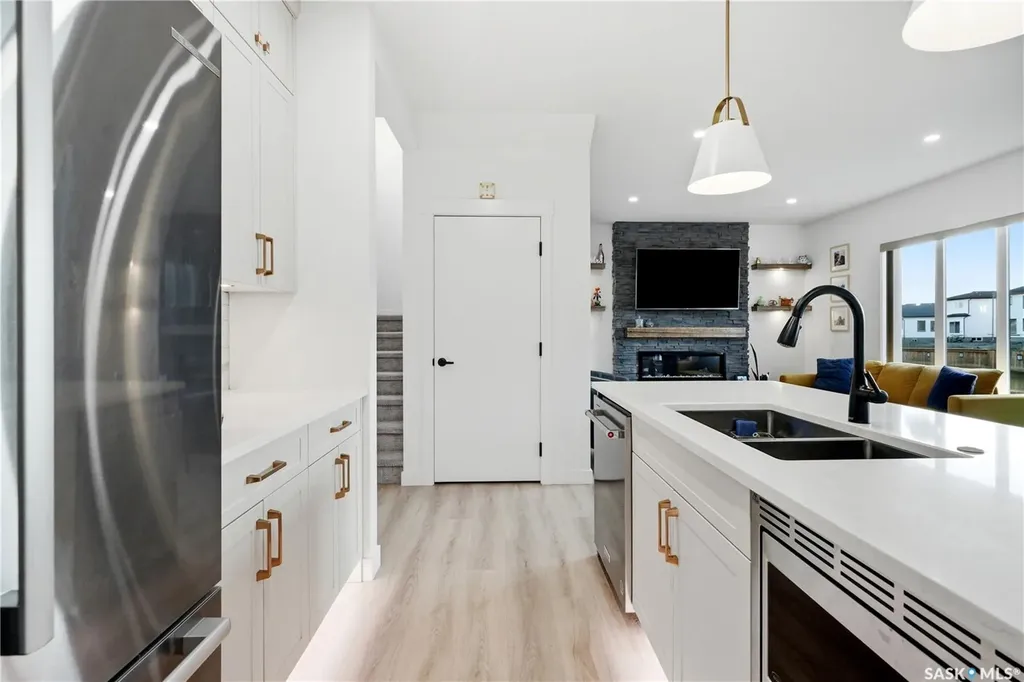 302 Chelsom Manor Saskatoon SK S7V 1R3