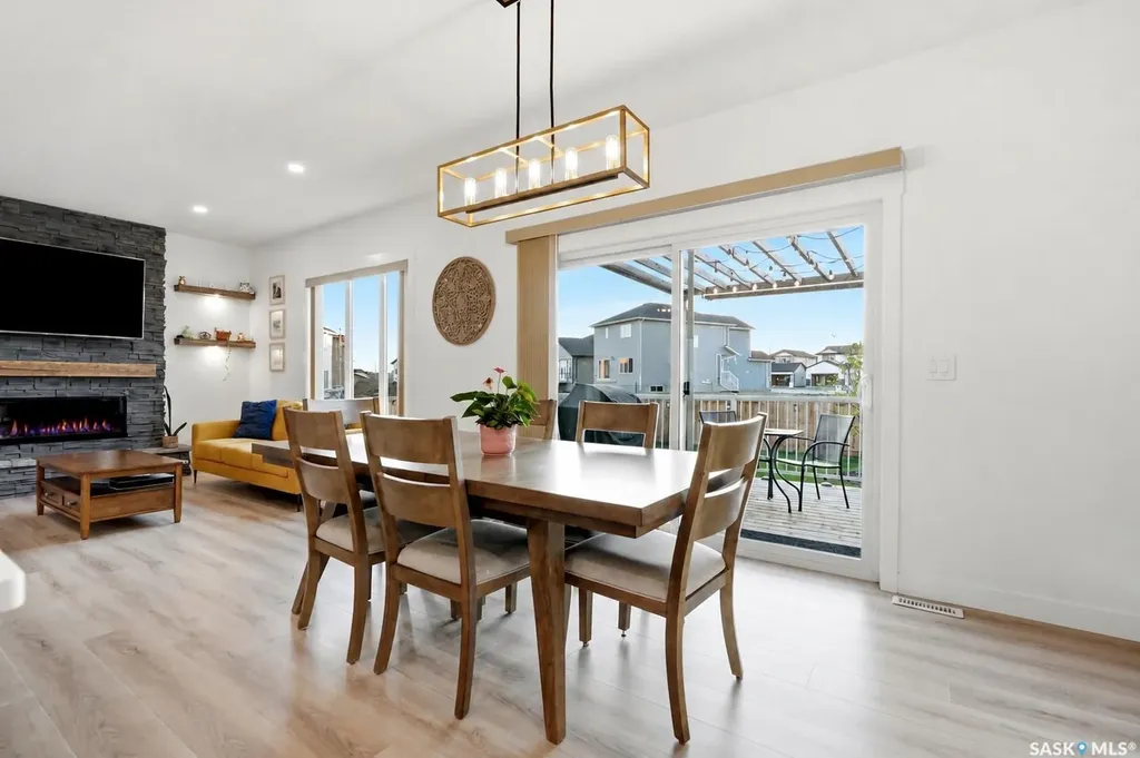 302 Chelsom Manor Saskatoon SK S7V 1R3