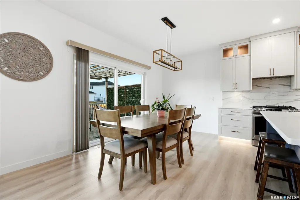 302 Chelsom Manor Saskatoon SK S7V 1R3