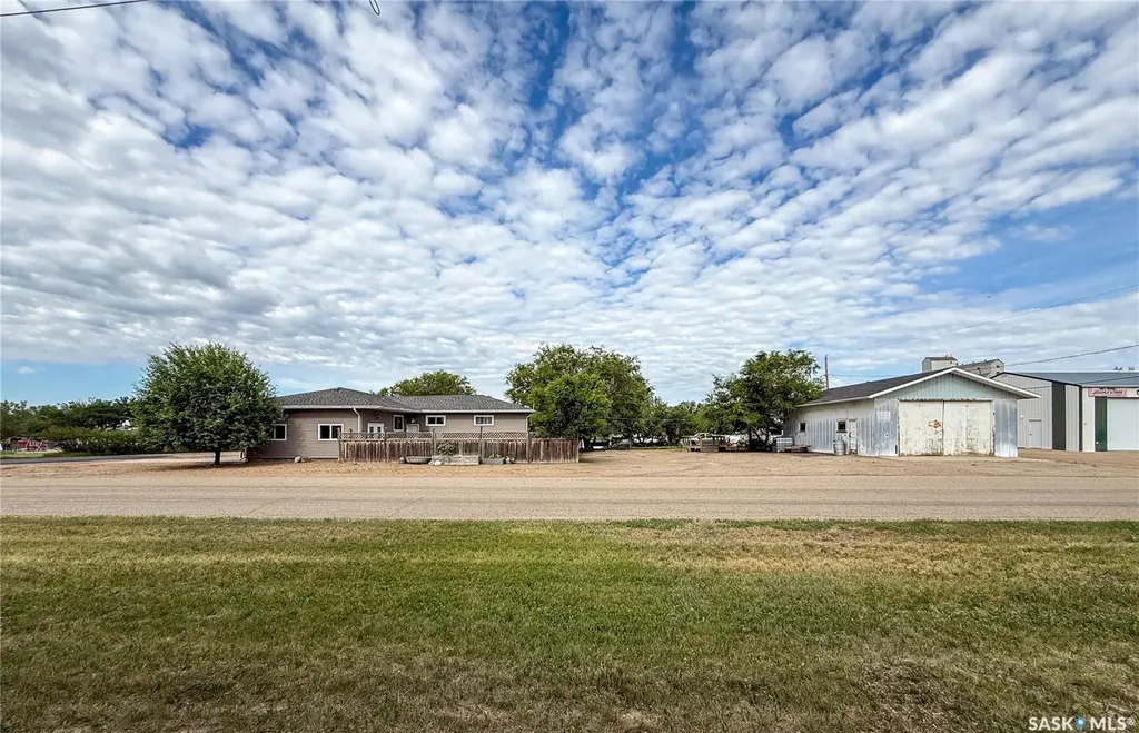 223 2nd Avenue E Frontier SK S0N 0W0