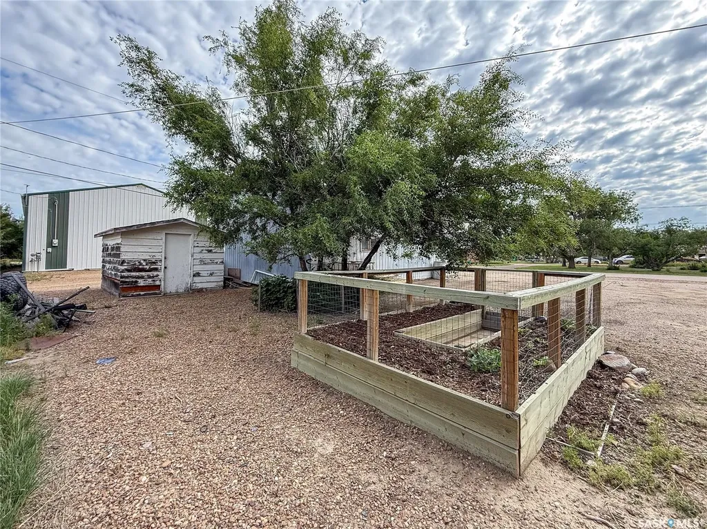 223 2nd Avenue E Frontier SK S0N 0W0