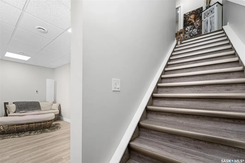 424 9th Avenue W Moose Jaw SK S6H 4H5