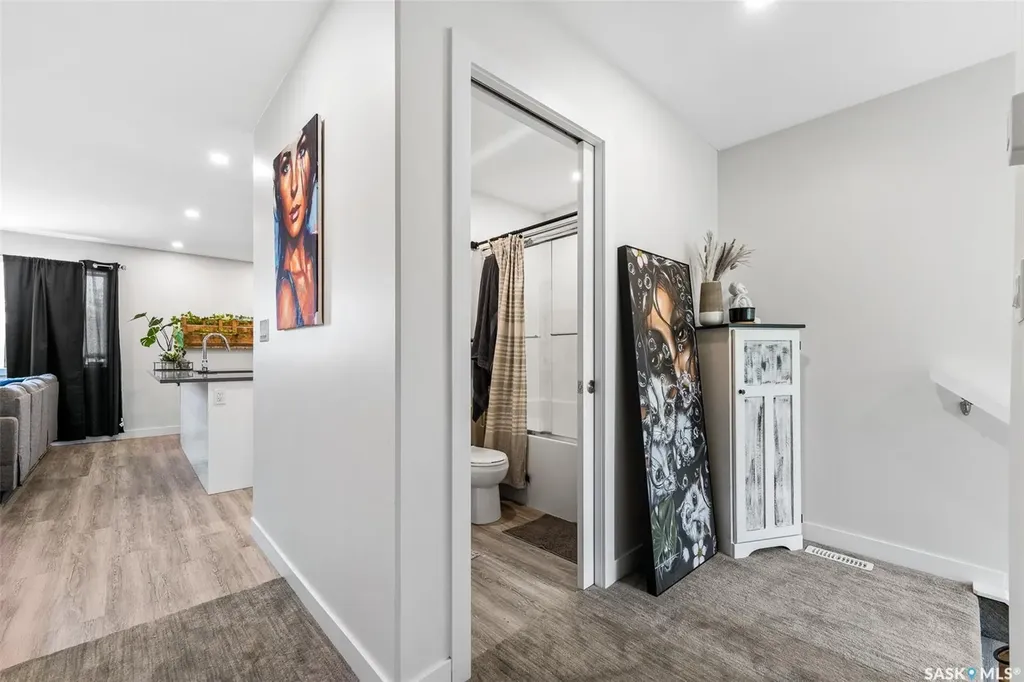 424 9th Avenue W Moose Jaw SK S6H 4H5
