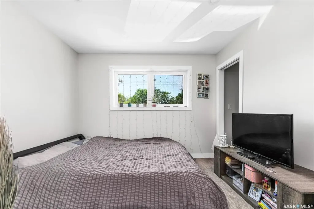 424 9th Avenue W Moose Jaw SK S6H 4H5
