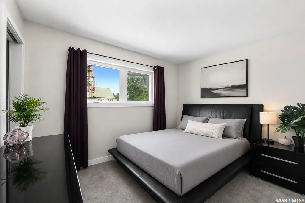 424 9th Avenue W Moose Jaw SK S6H 4H5