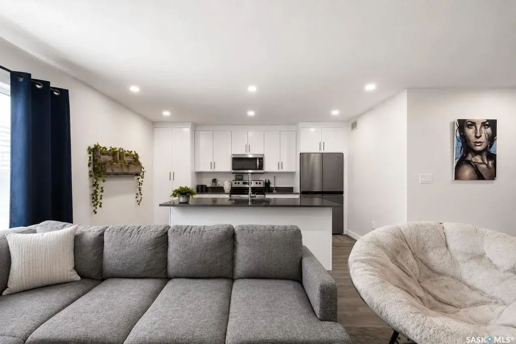 424 9th Avenue W Moose Jaw SK S6H 4H5
