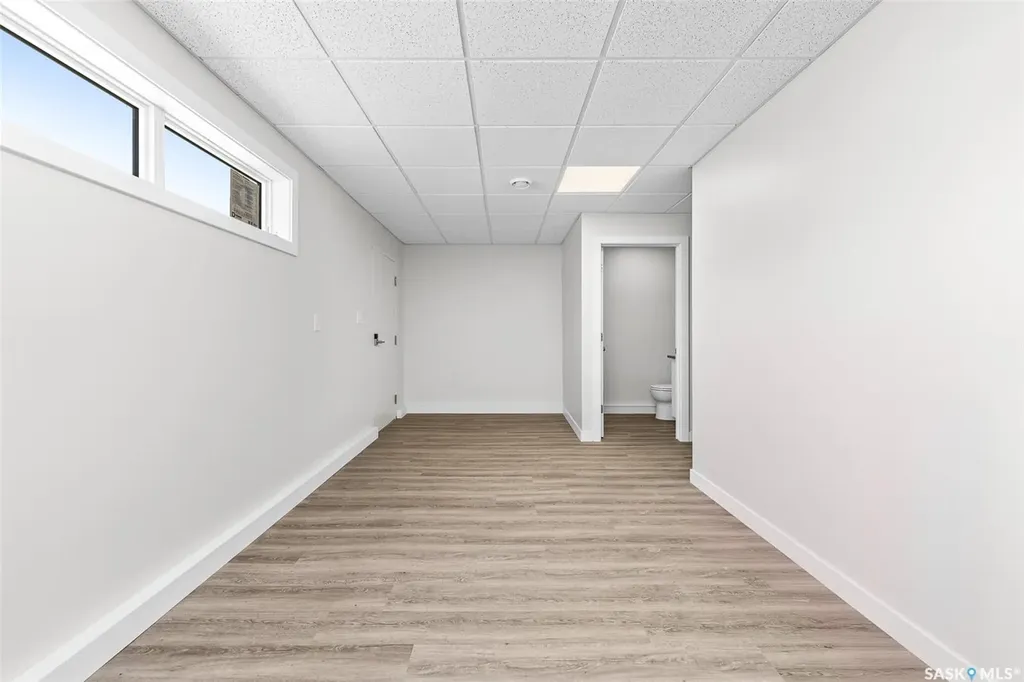 424 9th Avenue W Moose Jaw SK S6H 4H5