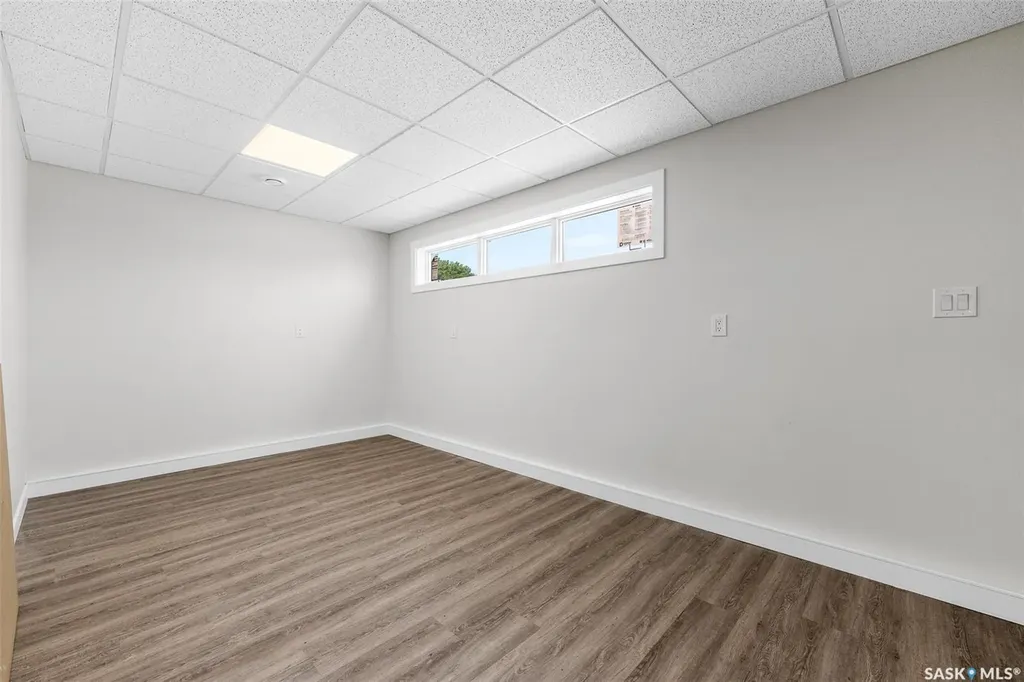 424 9th Avenue W Moose Jaw SK S6H 4H5