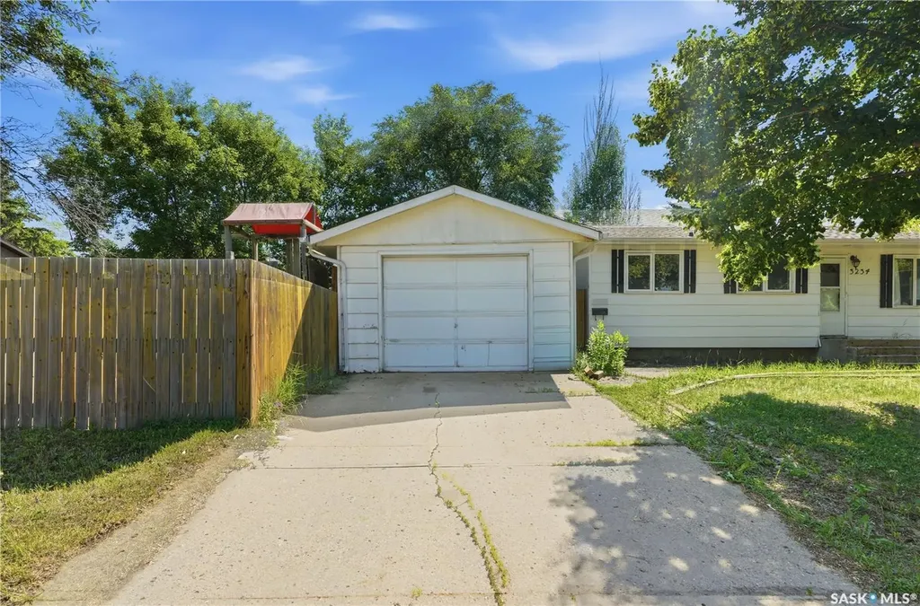 3234 Maxwell Street Saskatoon SK S7L 4K8