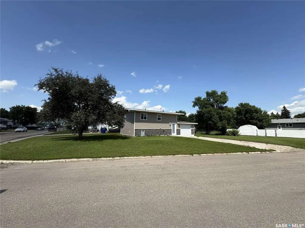 27 Calvert Crescent Lanigan SK S0K 2M0