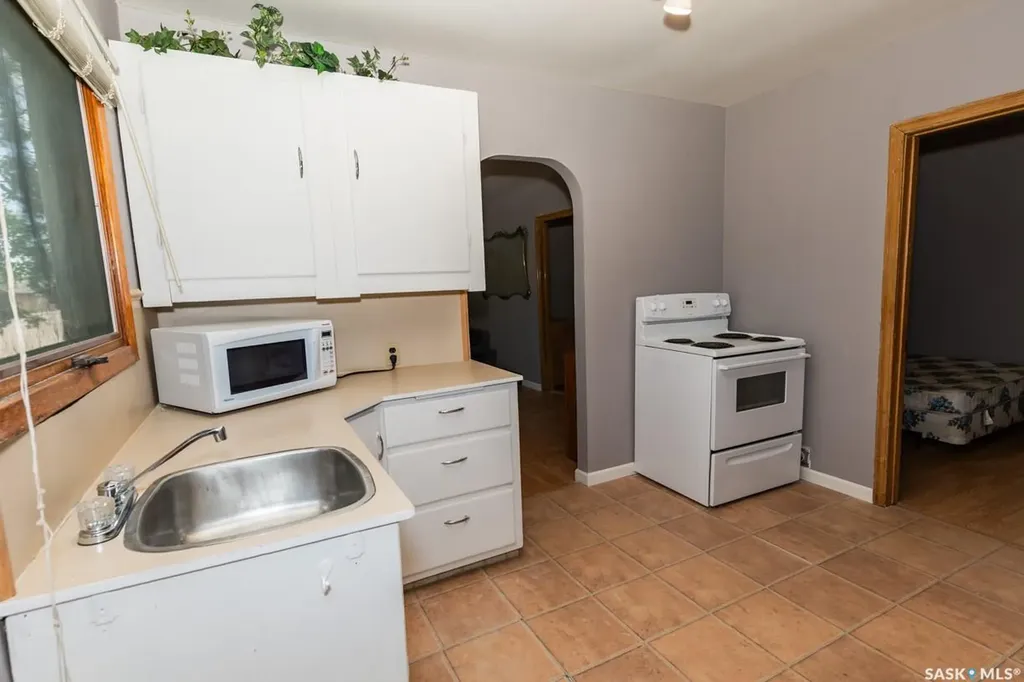 402 Grand Avenue Luseland SK S0L 2A0