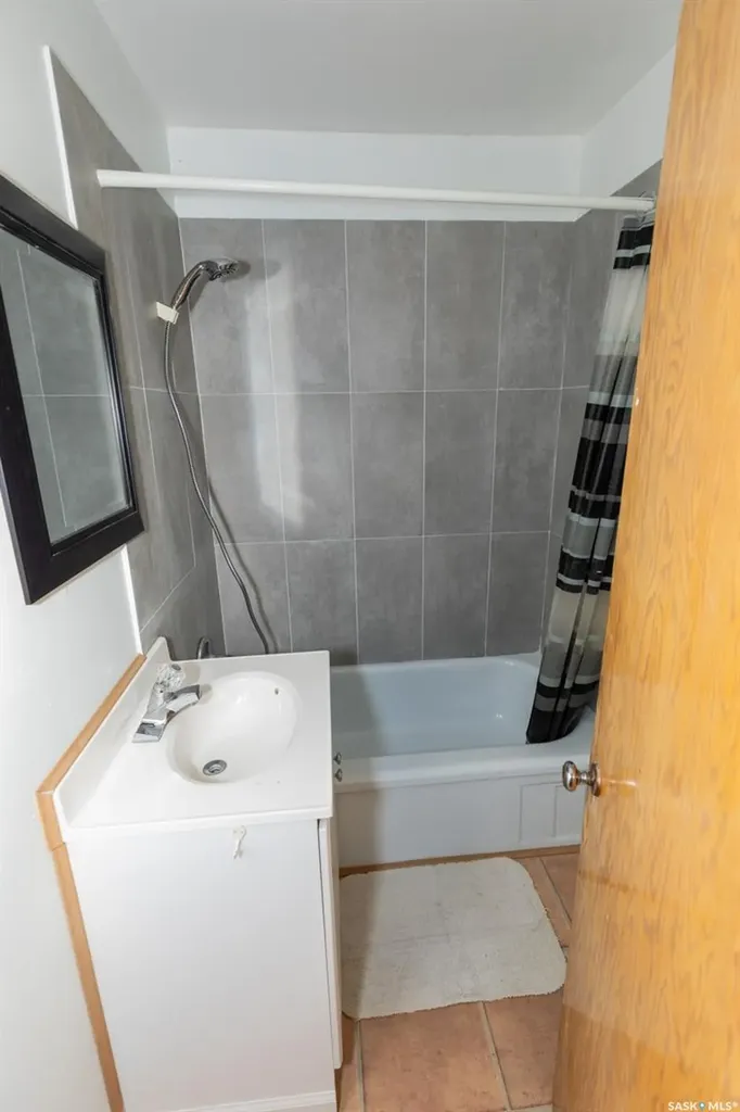 402 Grand Avenue Luseland SK S0L 2A0