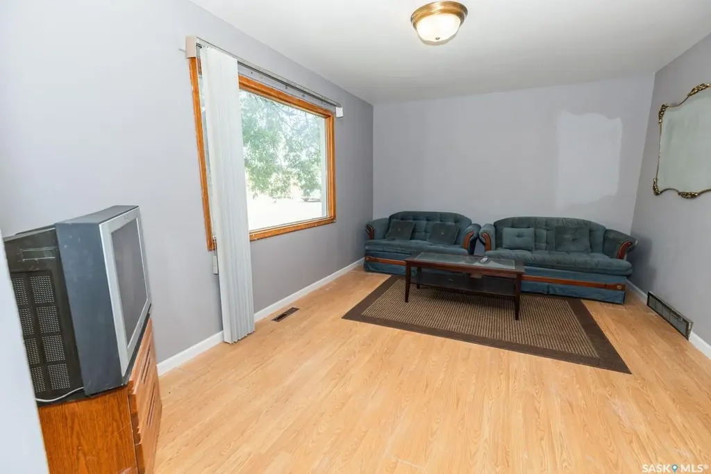 402 Grand Avenue Luseland SK S0L 2A0