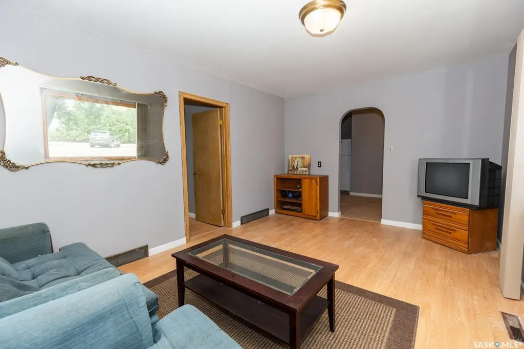 402 Grand Avenue Luseland SK S0L 2A0