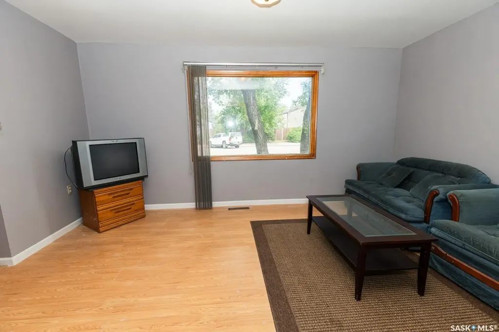 402 Grand Avenue Luseland SK S0L 2A0