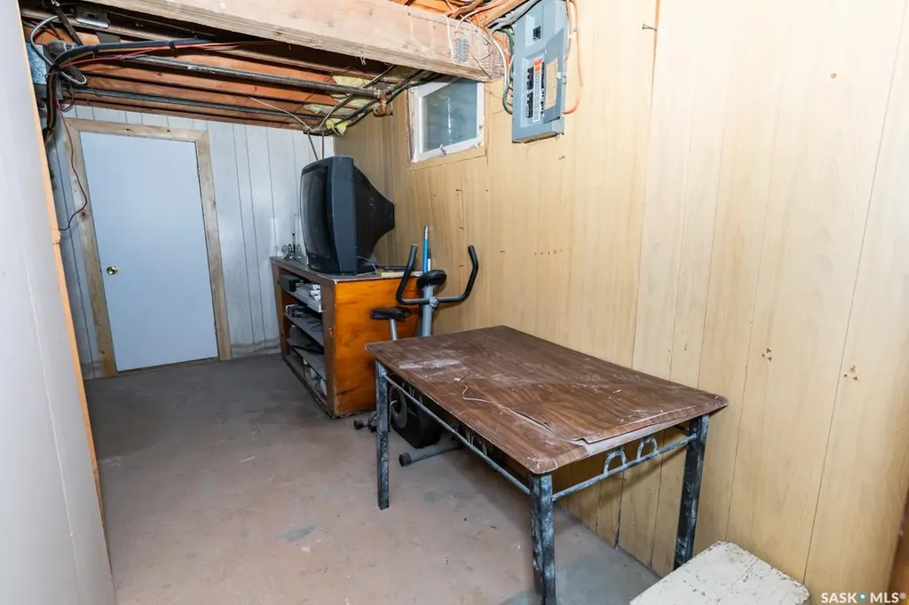 402 Grand Avenue Luseland SK S0L 2A0