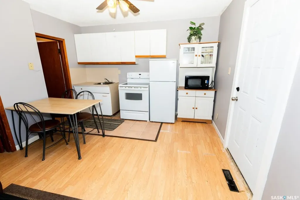 402 Grand Avenue Luseland SK S0L 2A0