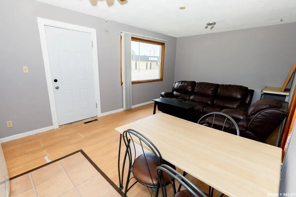 402 Grand Avenue Luseland SK S0L 2A0