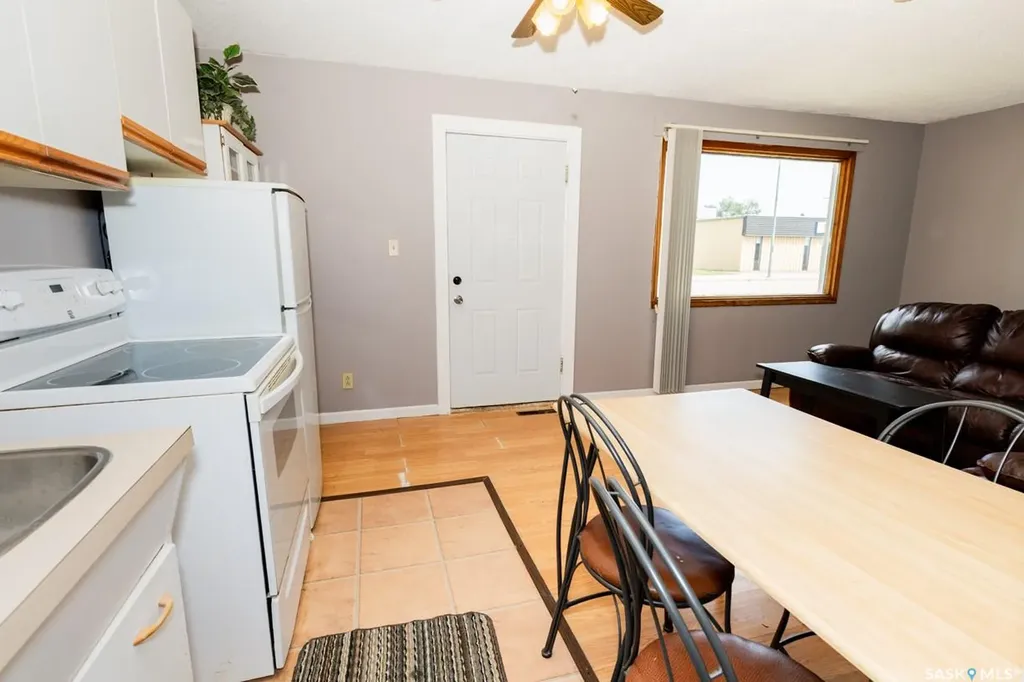 402 Grand Avenue Luseland SK S0L 2A0