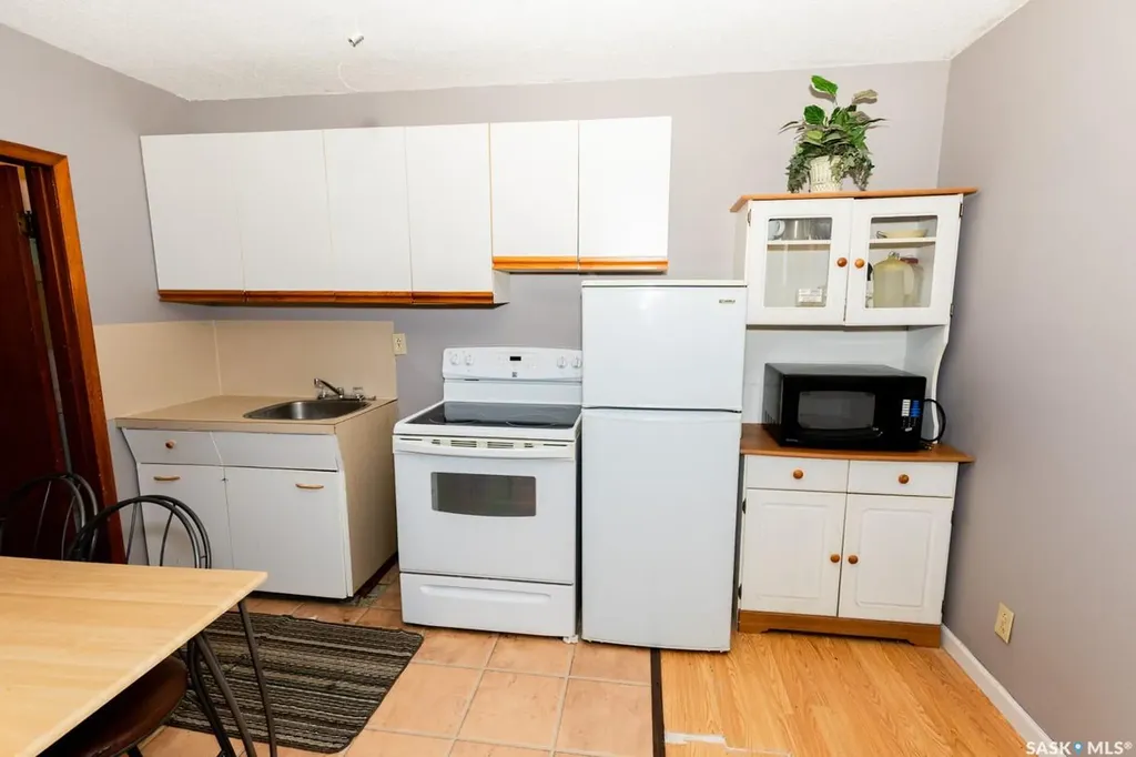 402 Grand Avenue Luseland SK S0L 2A0