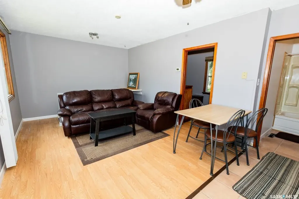 402 Grand Avenue Luseland SK S0L 2A0