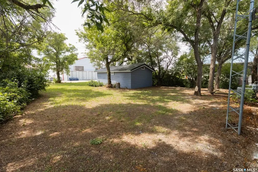 402 Grand Avenue Luseland SK S0L 2A0