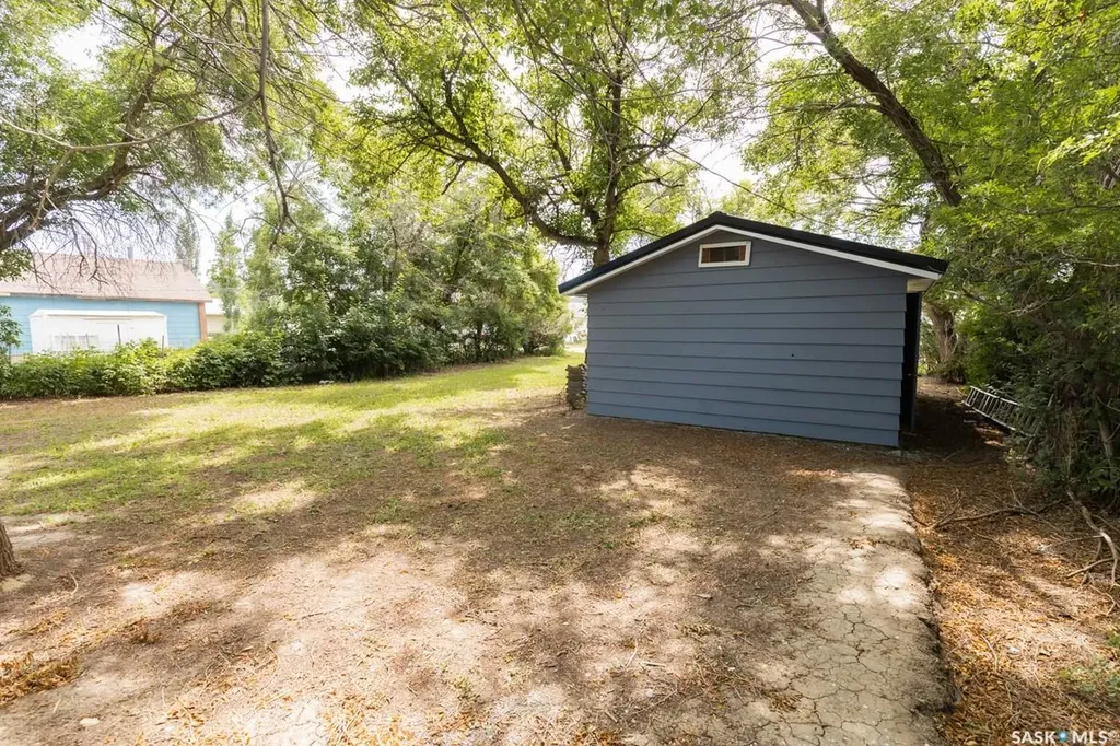 402 Grand Avenue Luseland SK S0L 2A0