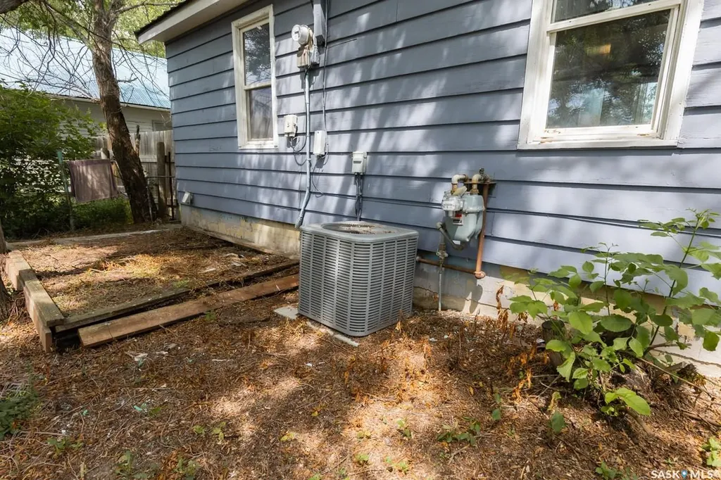 402 Grand Avenue Luseland SK S0L 2A0