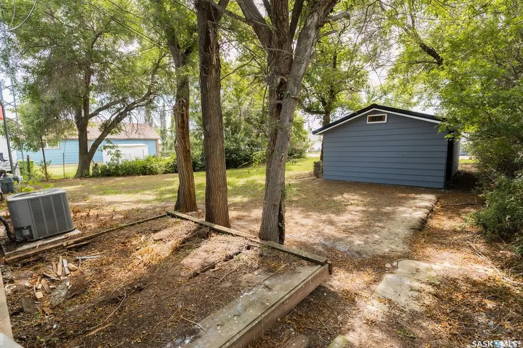 402 Grand Avenue Luseland SK S0L 2A0