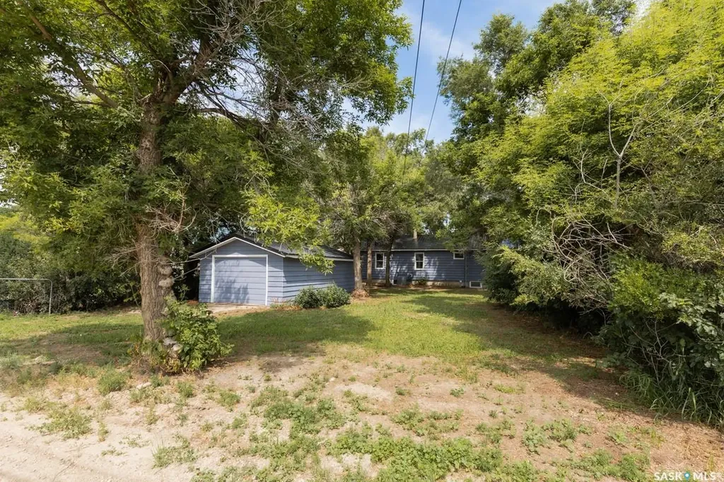 402 Grand Avenue Luseland SK S0L 2A0