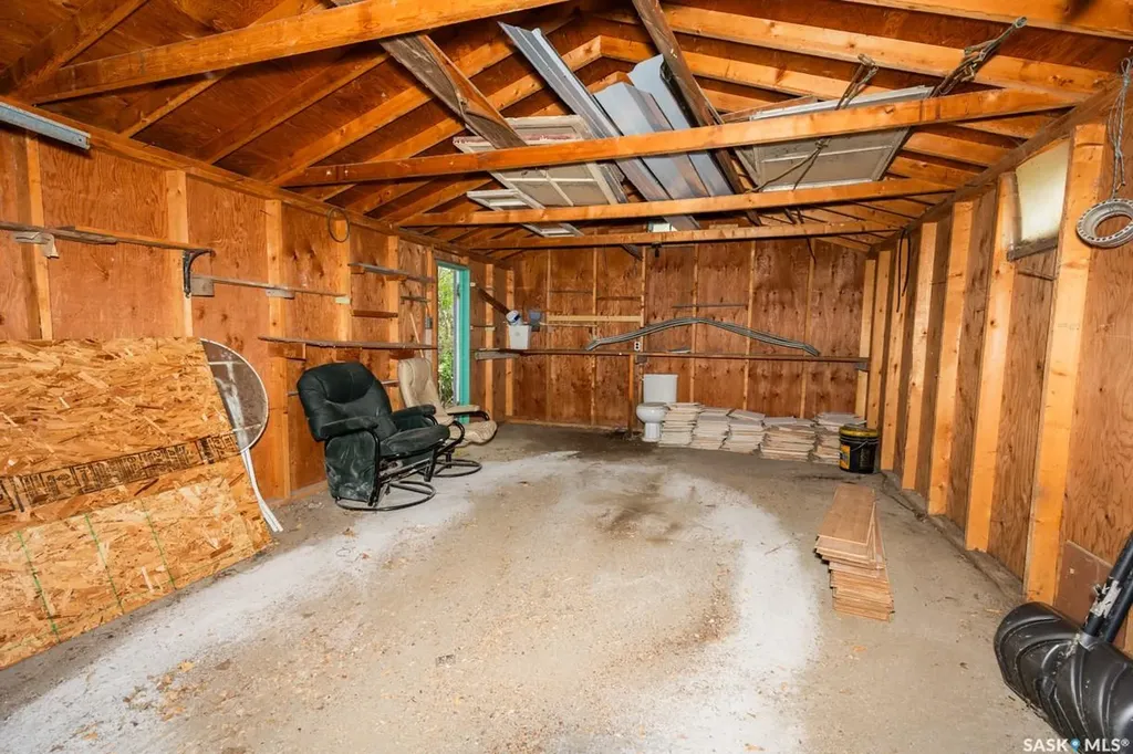 402 Grand Avenue Luseland SK S0L 2A0