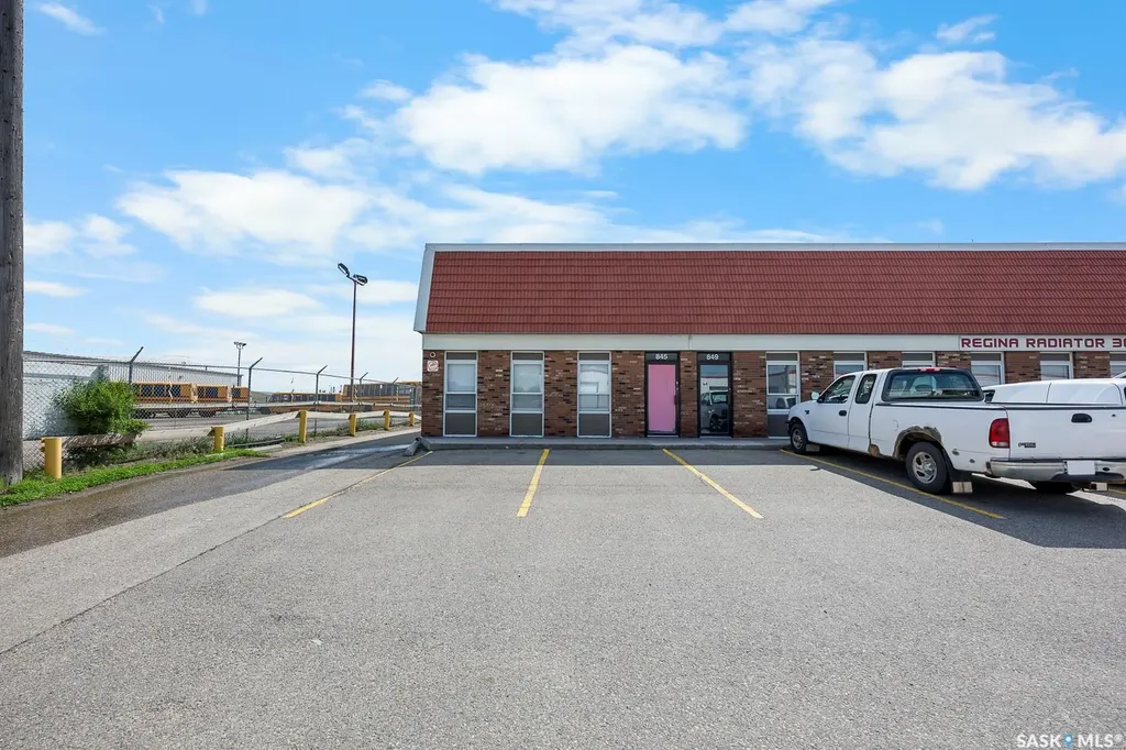 845 Mackay Street Regina SK S4N 2S3