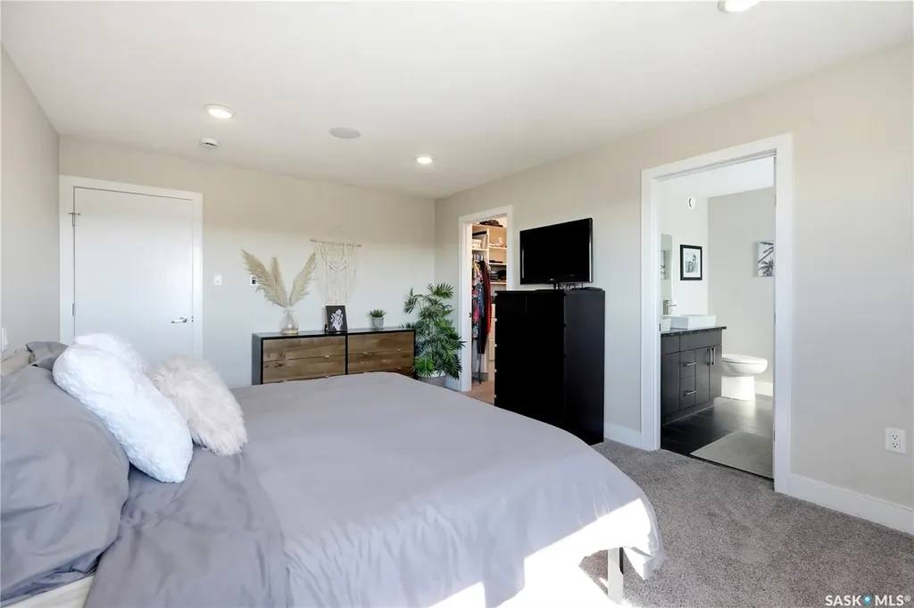 822 Werschner Court Saskatoon SK S7V 0A7